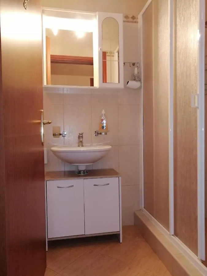 T&D Apartmani Pula 0*,  Croatia