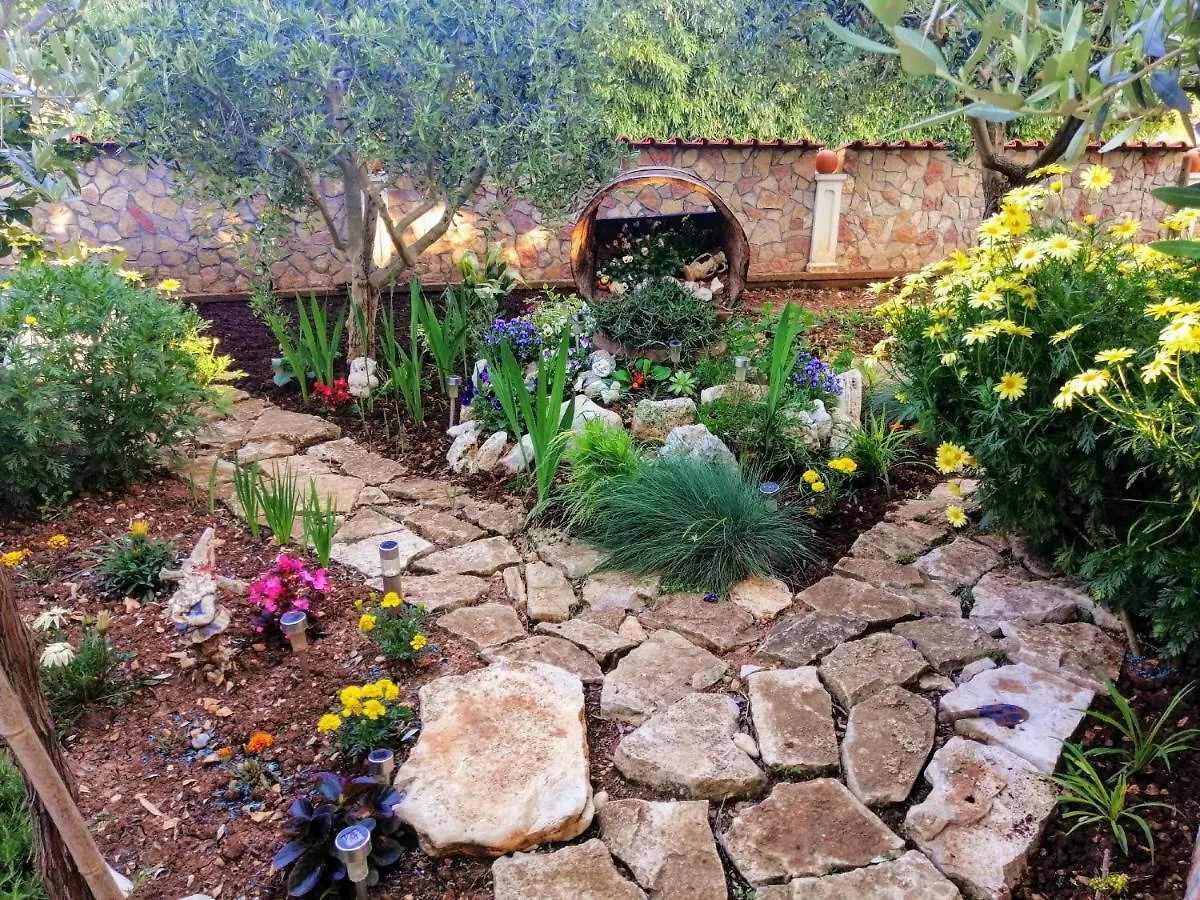 T&D Apartmani Pula 0*,  Croatia