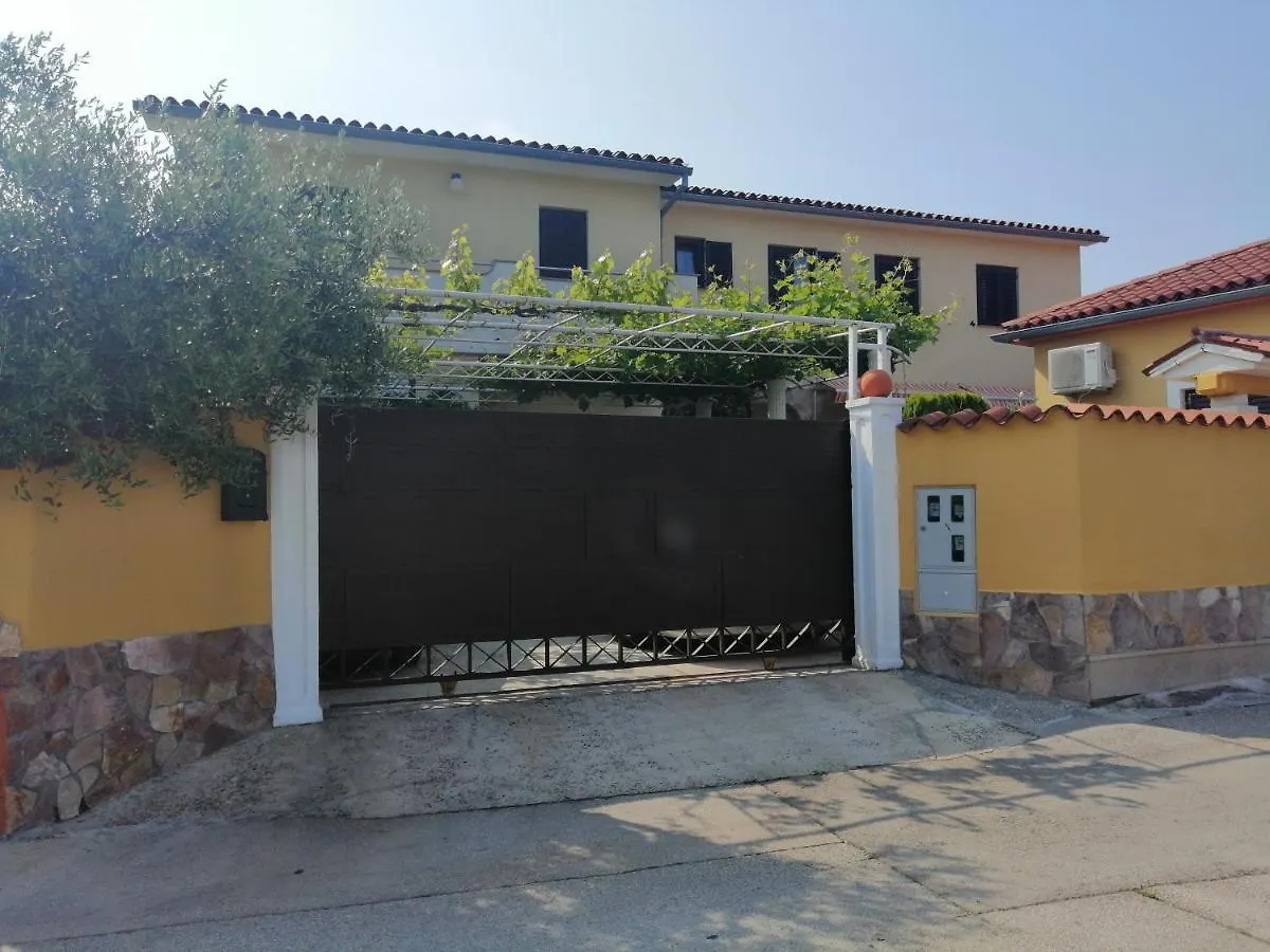 T&D Apartmani Pula Apartment