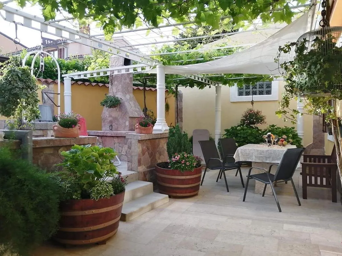 T&D Apartmani Pula 0*,  Croatia